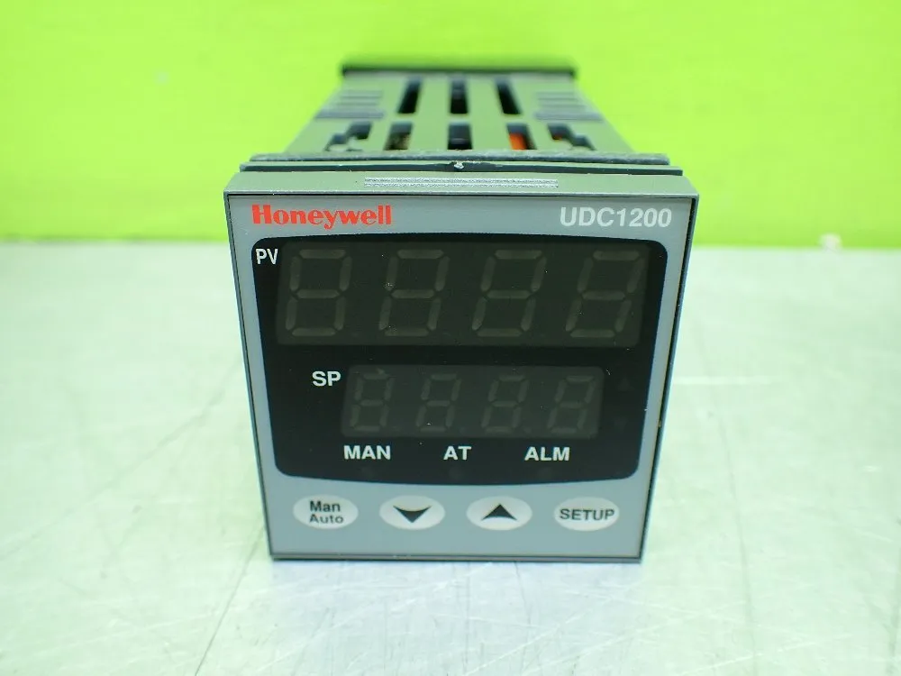 Honeywell Udc1200 Micro-pro Universal Digital Controller. - Dc120 211001000