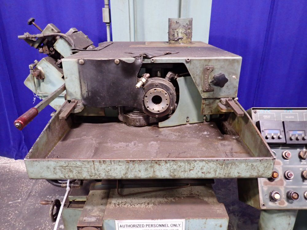 Giddings & Lewis 100c Tool Grinder - 100c