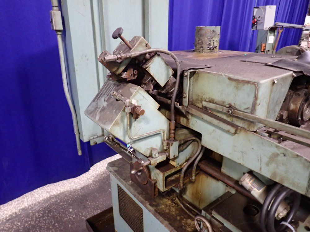 Giddings & Lewis 100c Tool Grinder - 100c