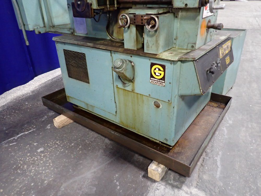 Giddings & Lewis 100c Tool Grinder - 100c