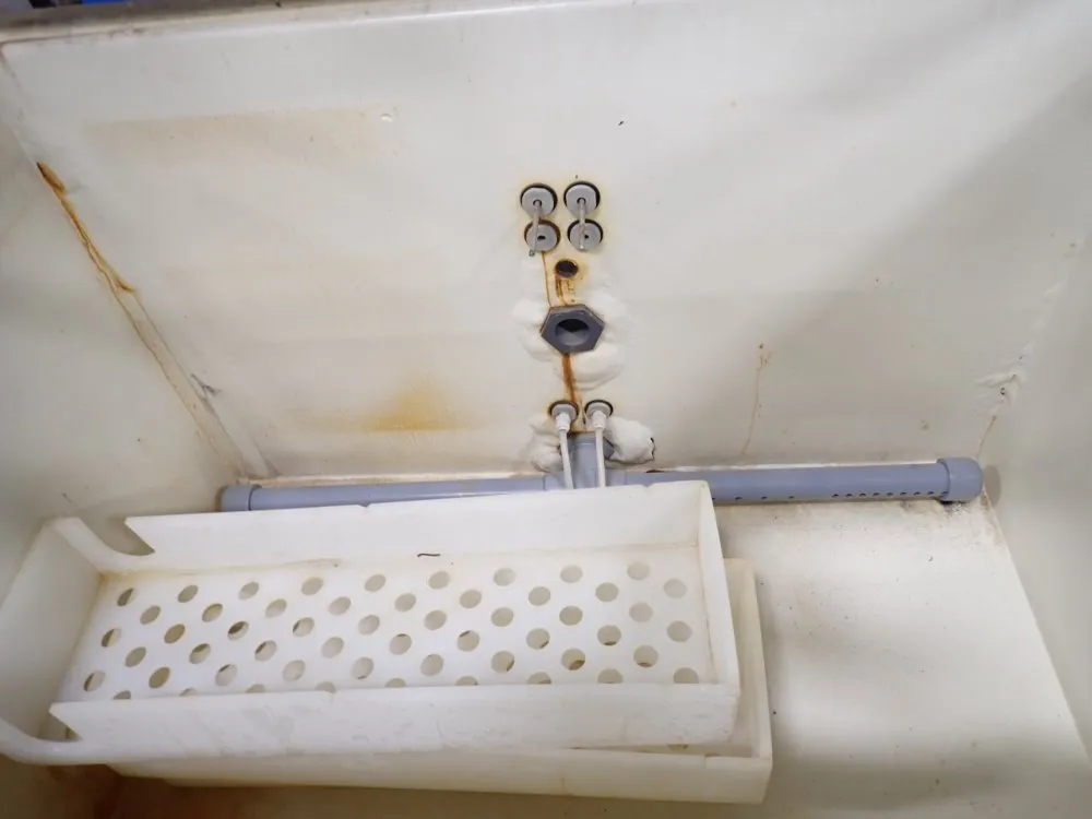 Singleton 48"x30"x29" Salt Chamber