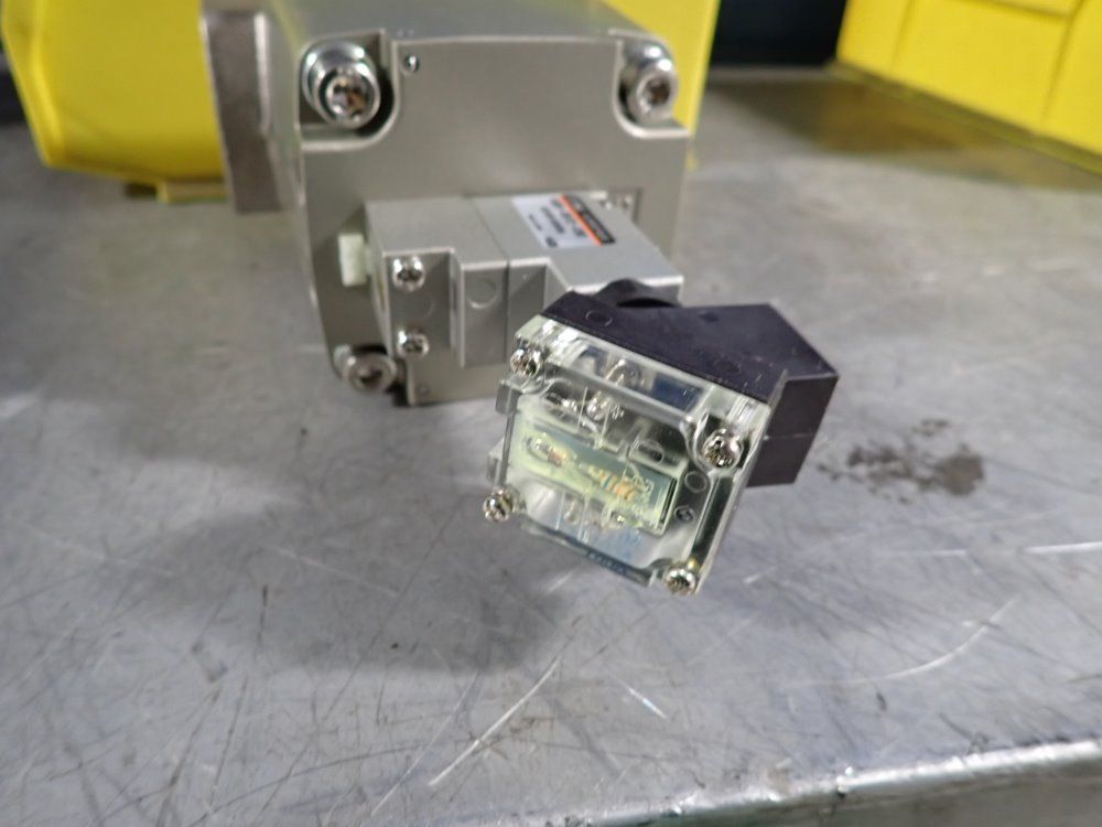 Smc Coolant Valve - Vnc611b-40a-itz