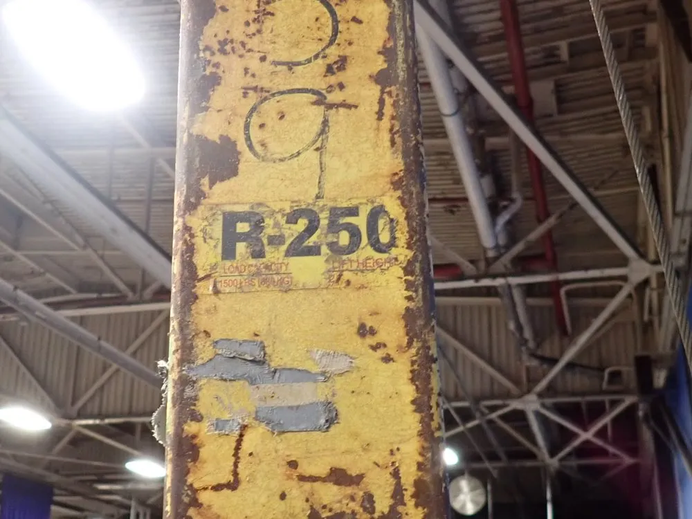 Sumner Manufacturing Co 1500 Lbs Roust-a-bout Lift - R-250