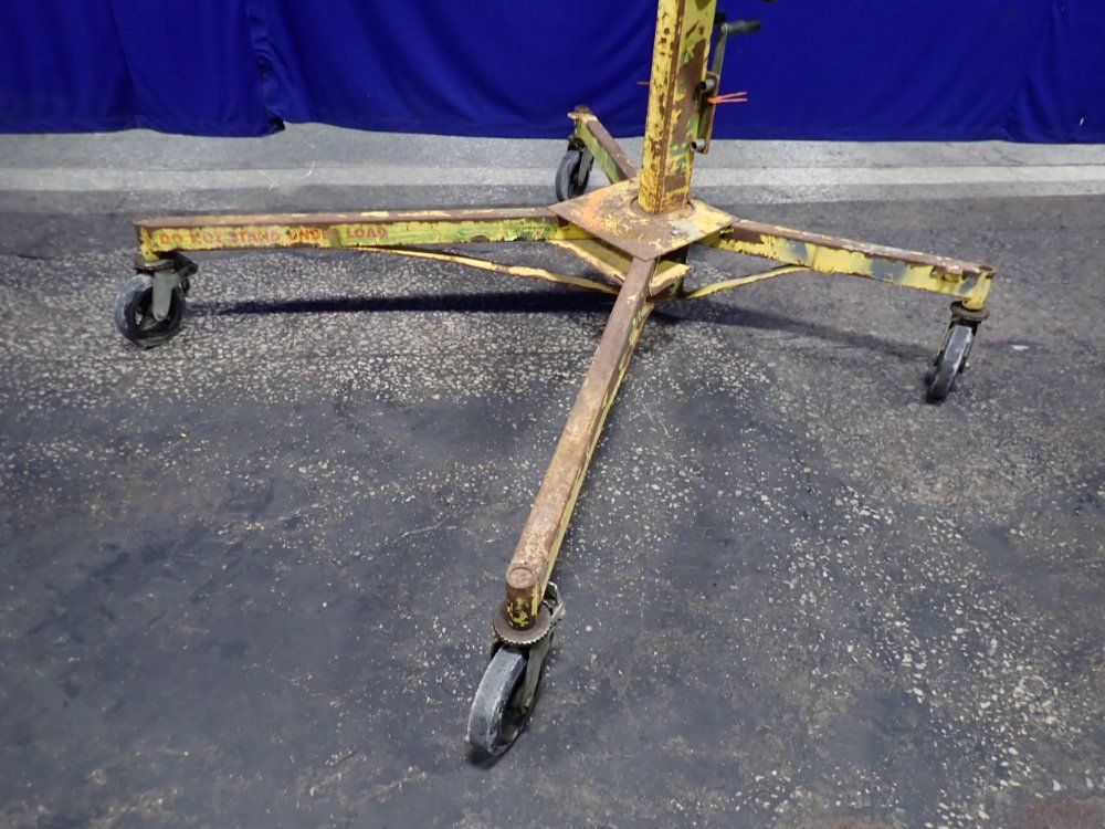 Sumner Manufacturing Co 1500 Lbs Roust-a-bout Lift - R-250