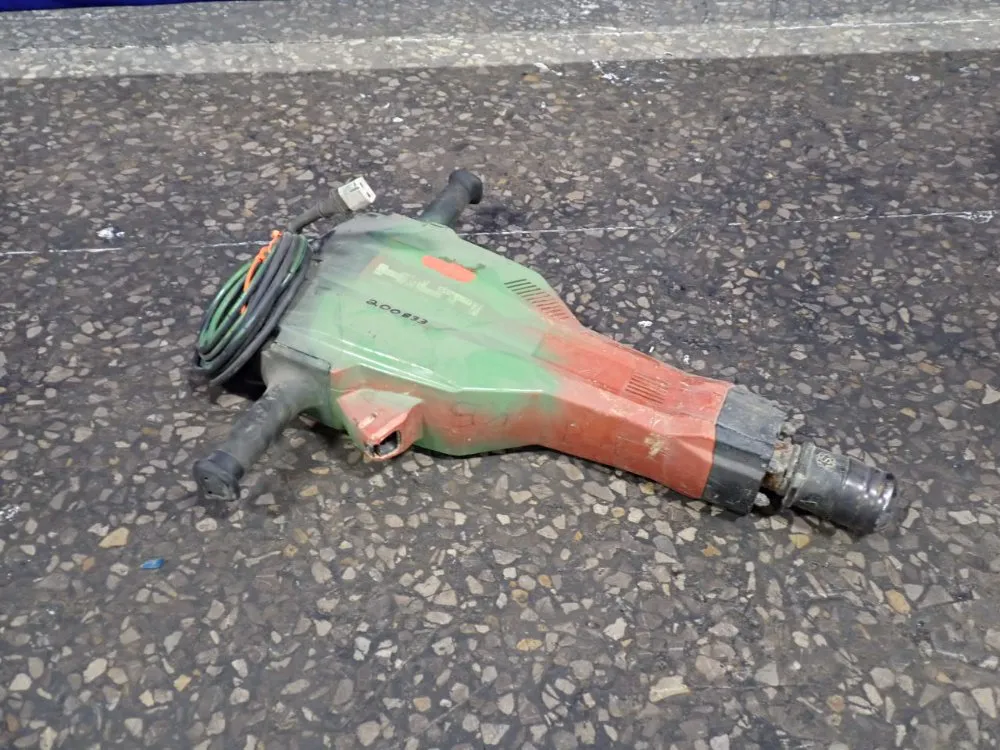 Hilti Electric Jack Hammer - Te2000-avr