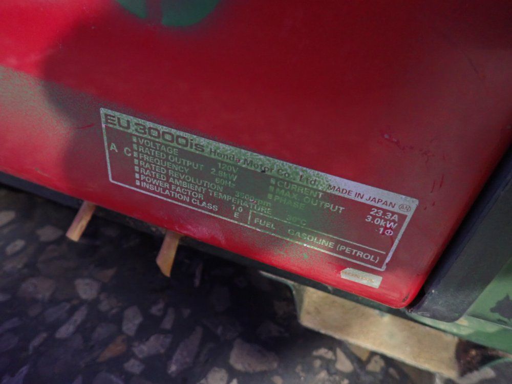 Honda 3000 W Generator - Eu3000is