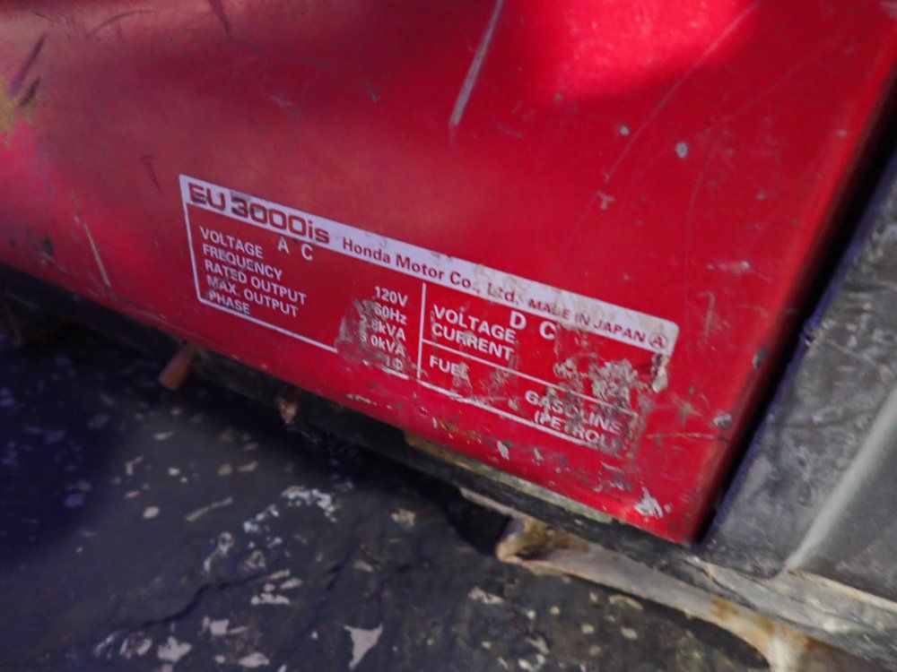 Honda 3000 W Generator - Eu3000is