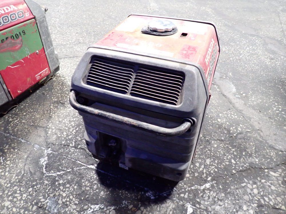 Honda 3000 W Generator - Eu3000is