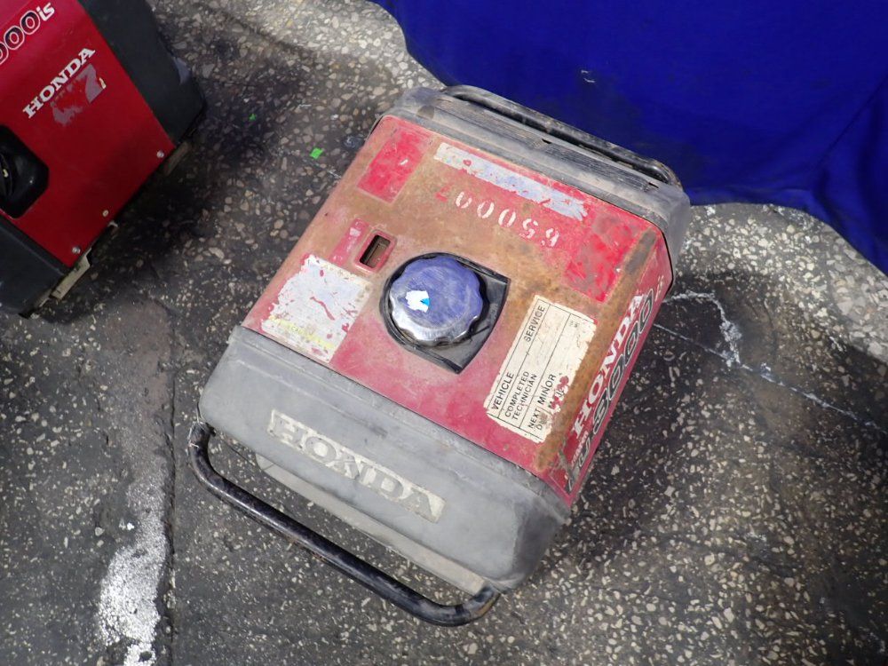 Honda 3000 W Generator - Eu3000is