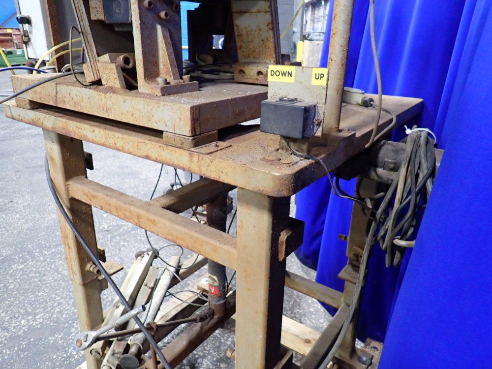 Feeding Concepts Inc. 24" X 12" Vibratory Feeder Bowl