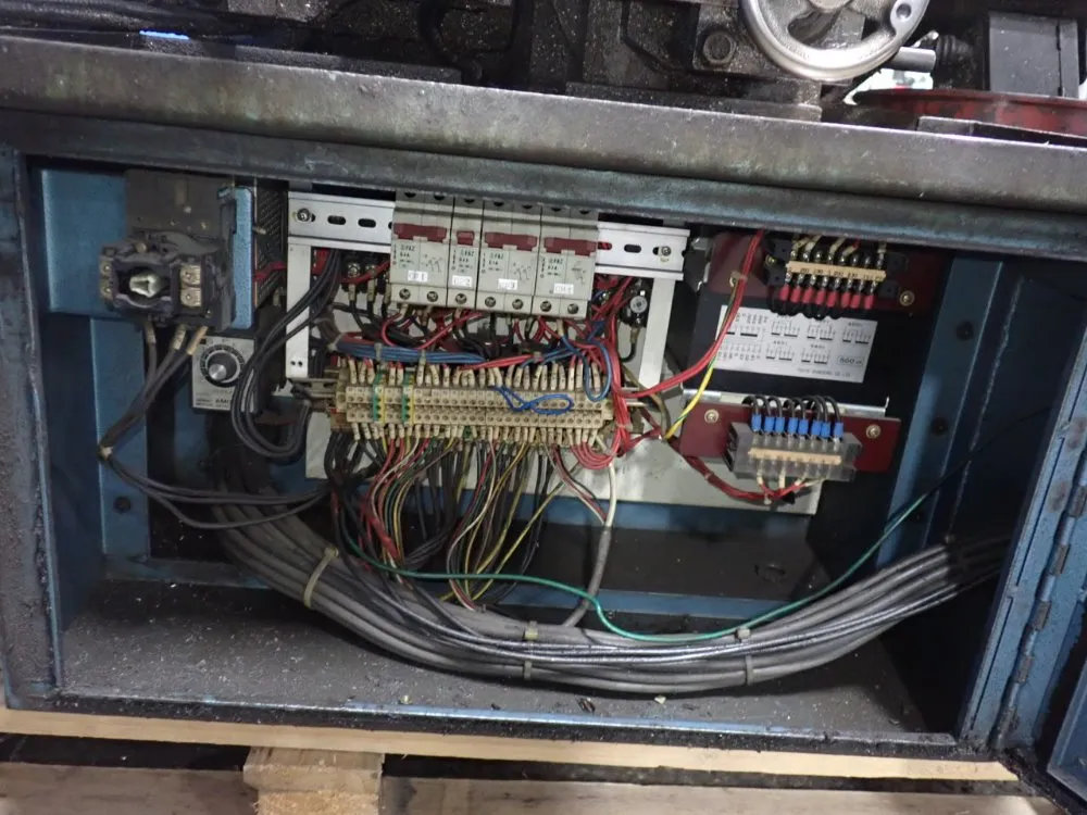 Amada 10" X 11" Horizontal Band Saw - Hda-250