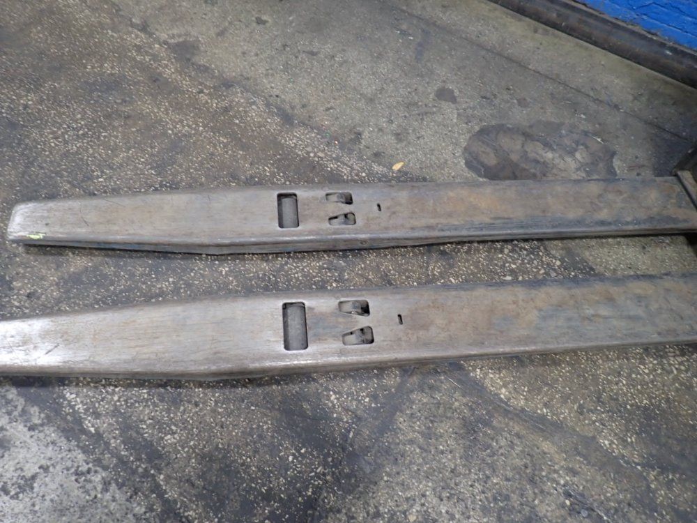 The Raymond Corporation 8,000 Lbs Riding Electric Pallet Jack - 8410