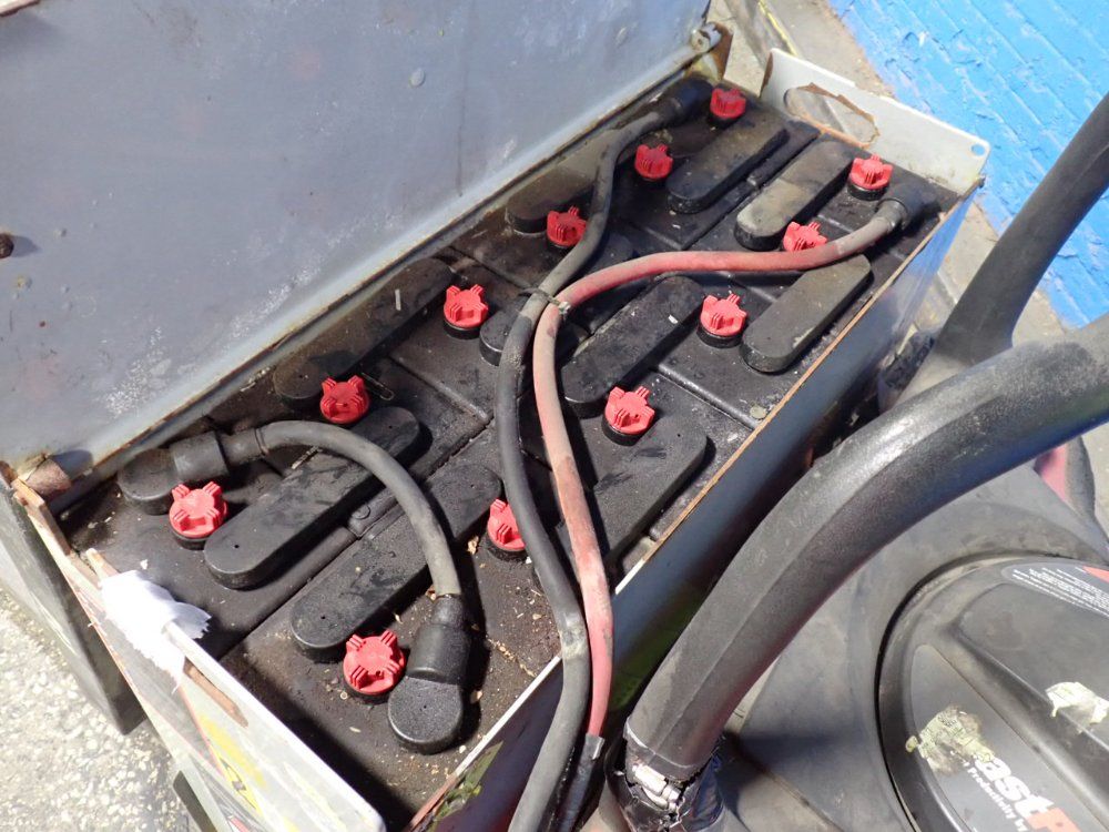 The Raymond Corporation 8,000 Lbs Riding Electric Pallet Jack - 8410