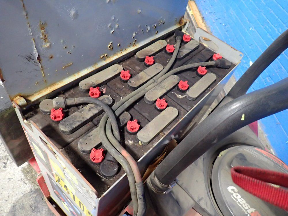 The Raymond Corporation 8,000 Lbs Riding Electric Pallet Jack - 8400