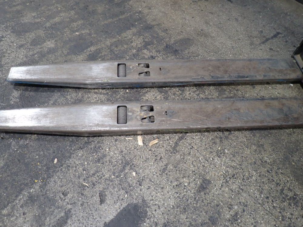 The Raymond Corporation 8,000 Lbs Riding Electric Pallet Jack - 8410