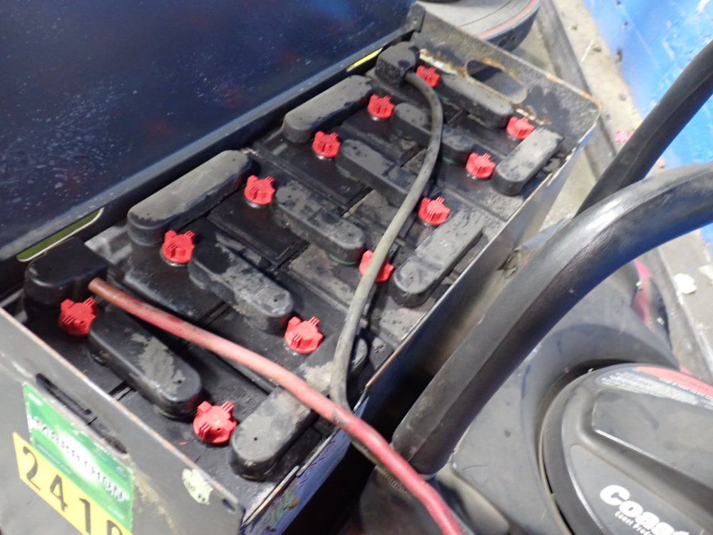 The Raymond Corporation 8,000 Lbs Riding Electric Pallet Jack - 8410