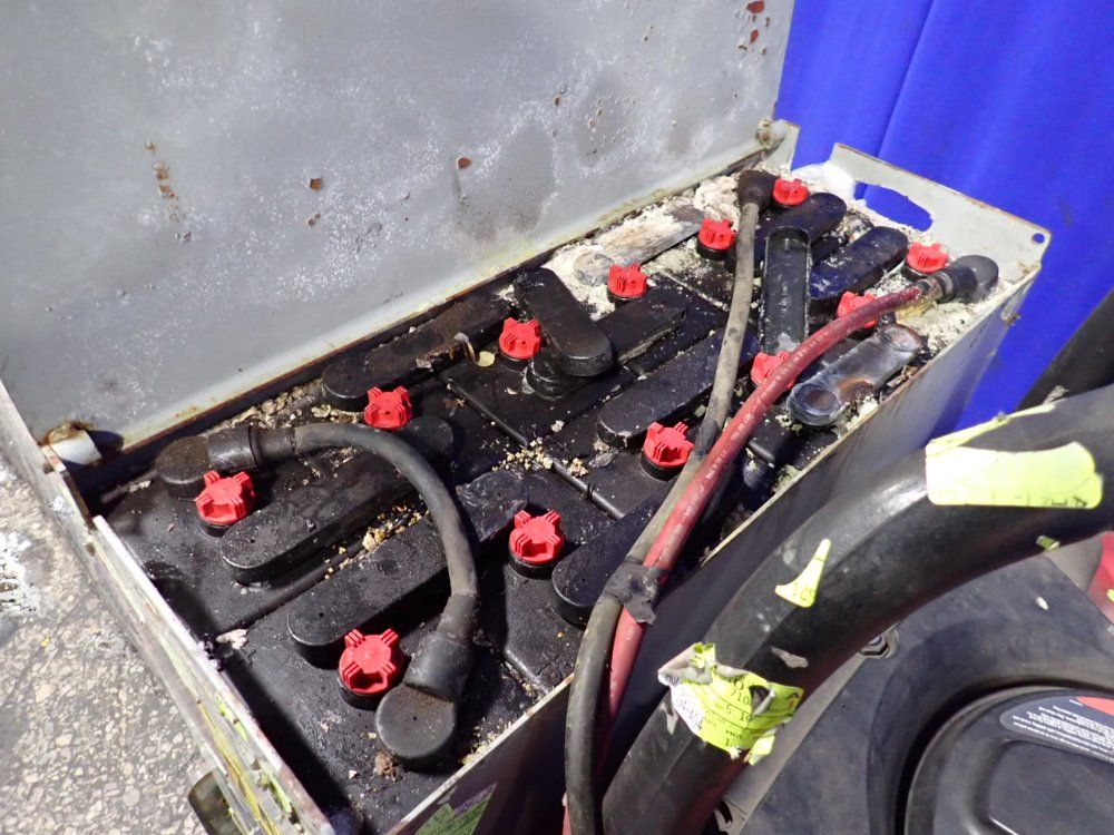 The Raymond Corporation 8000 Lbs Electric Pallet Jack - 8410