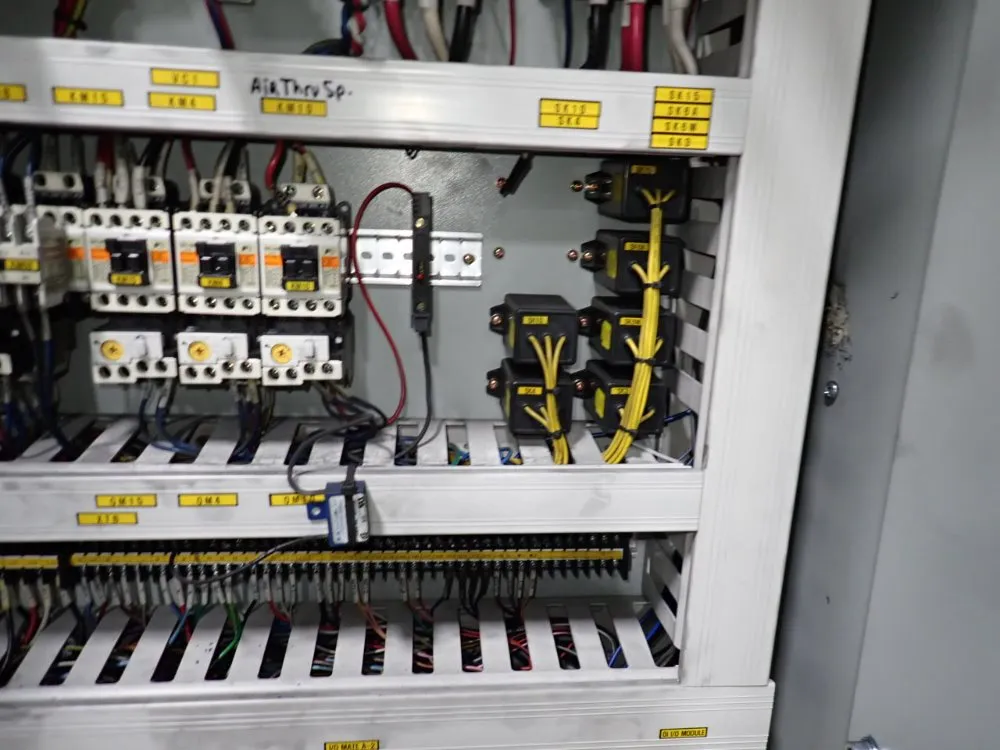 Hyundai Wia Corporation 25 1/2" X 63" Cnc Vmc - Vx650/40