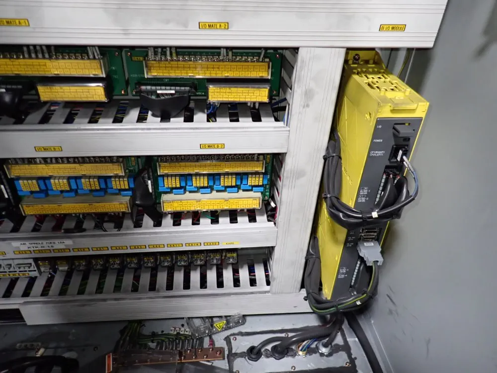 Hyundai Wia Corporation 25 1/2" X 63" Cnc Vmc - Vx650/40