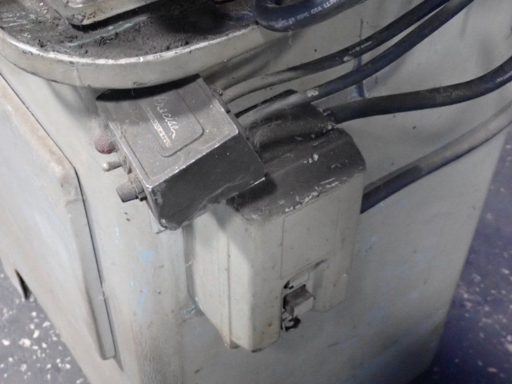 R-o Manufacturing Co 30"x 8" Tool & Cutter Grinder