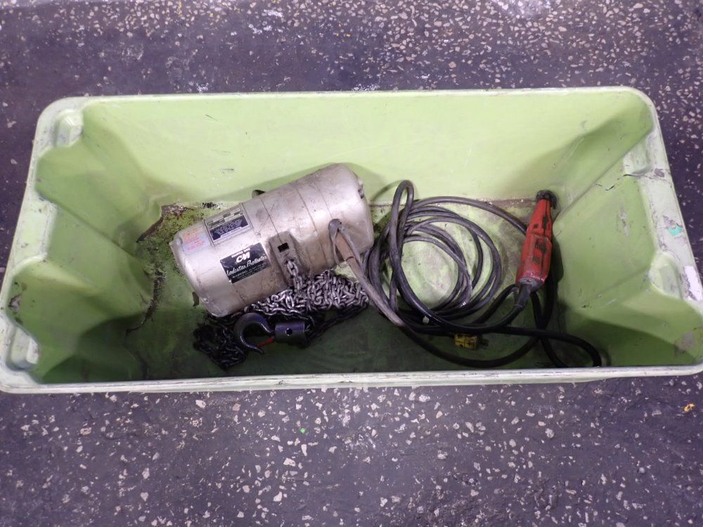 Columbus Mckinnon Corp 1/2 Ton Electric Chain Hoist - F