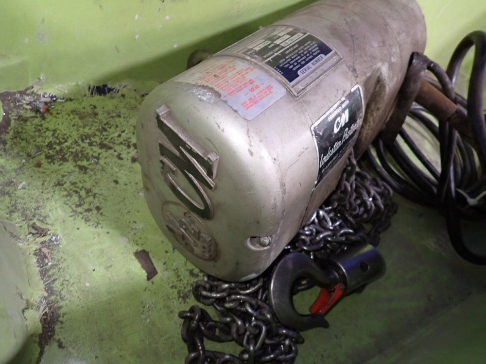 Columbus Mckinnon Corp 1/2 Ton Electric Chain Hoist - F