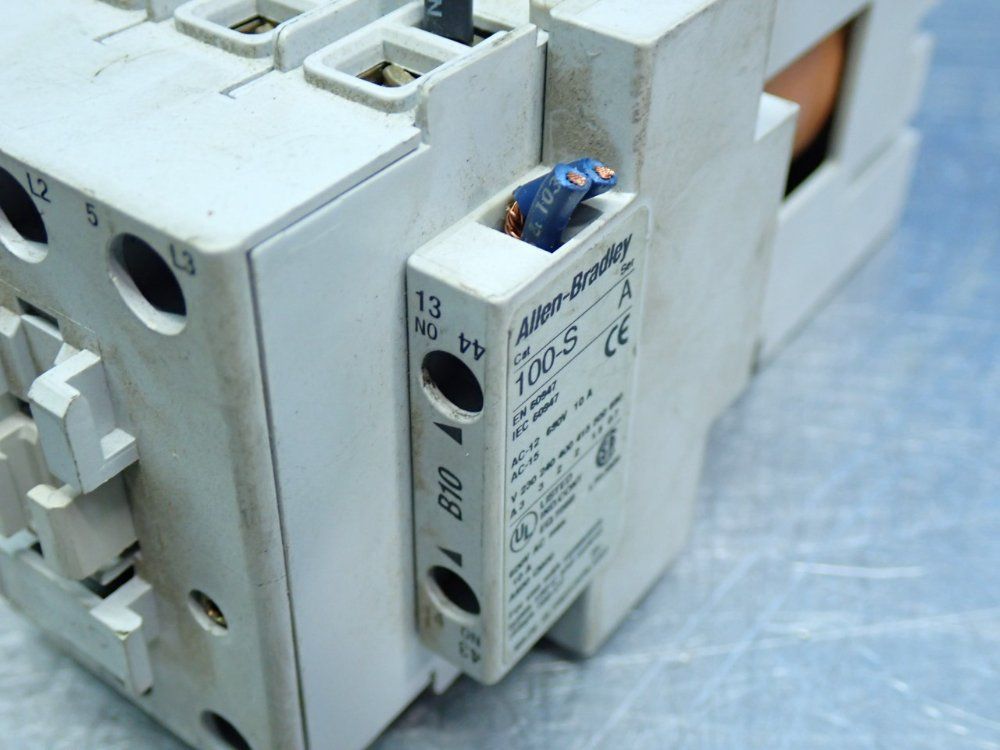 Allen Bradley Contactor, 2pcs - 100-c30d*00