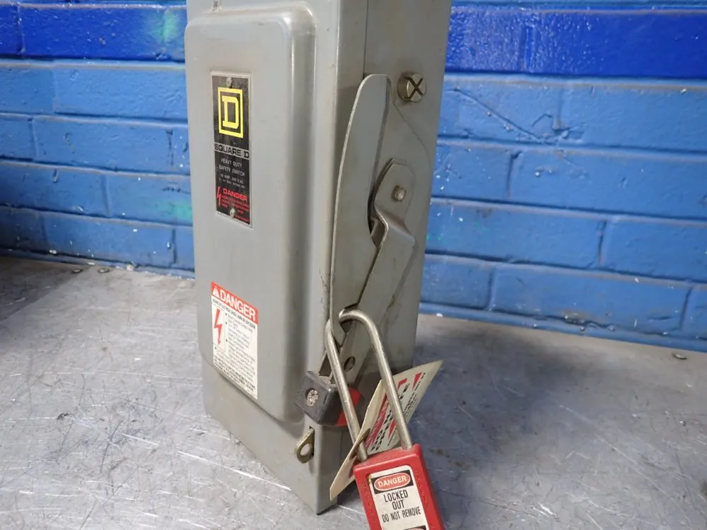 Square D 30 Amp Fusible Disconnect - H321n