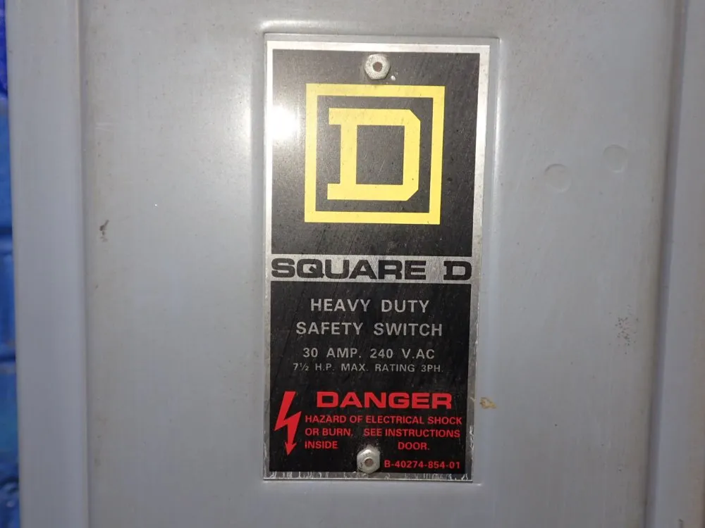 Square D 30 Amp Fusible Disconnect - H321n