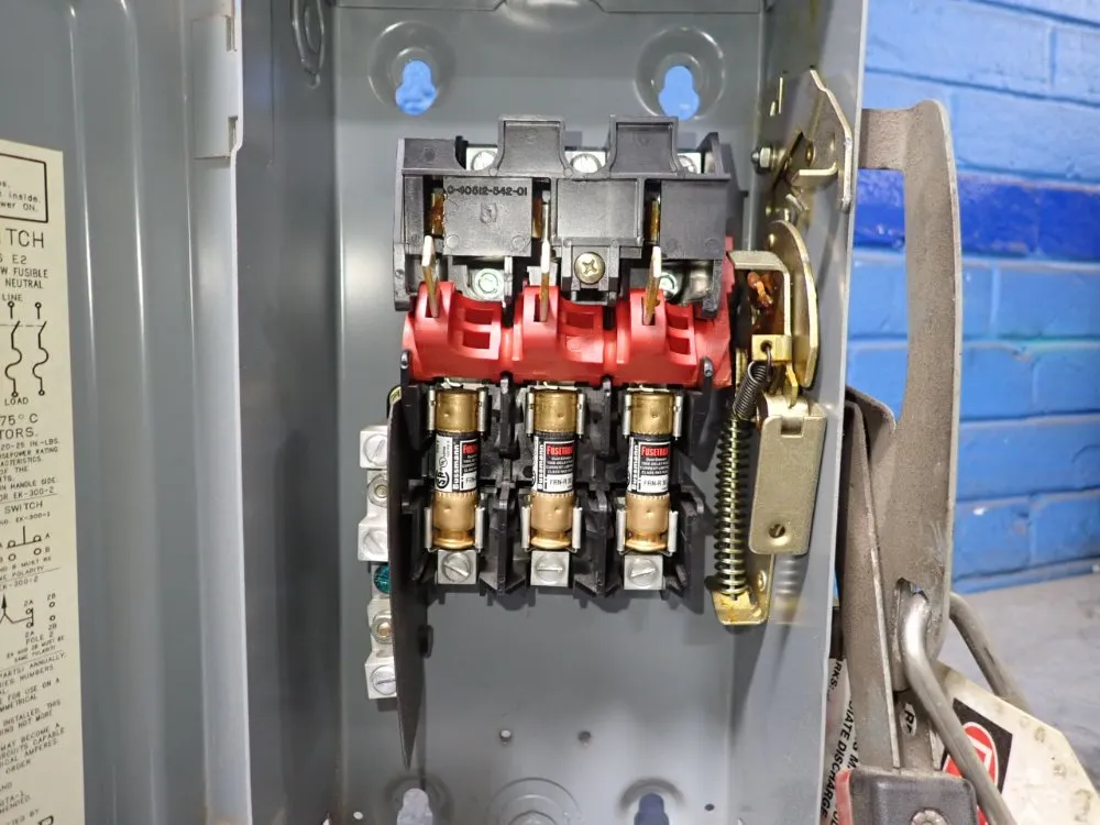 Square D 30 Amp Fusible Disconnect - H321n