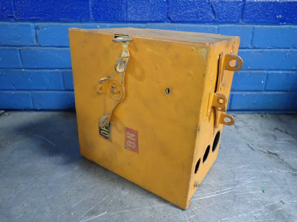 General Electric Bus Plug