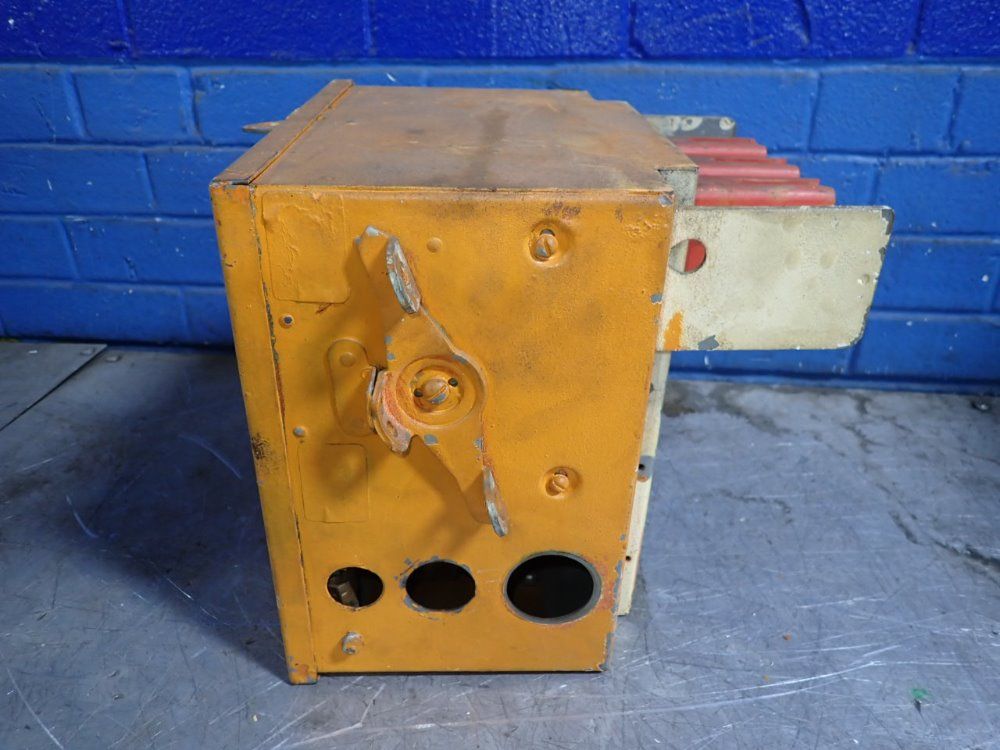 General Electric Bus Plug