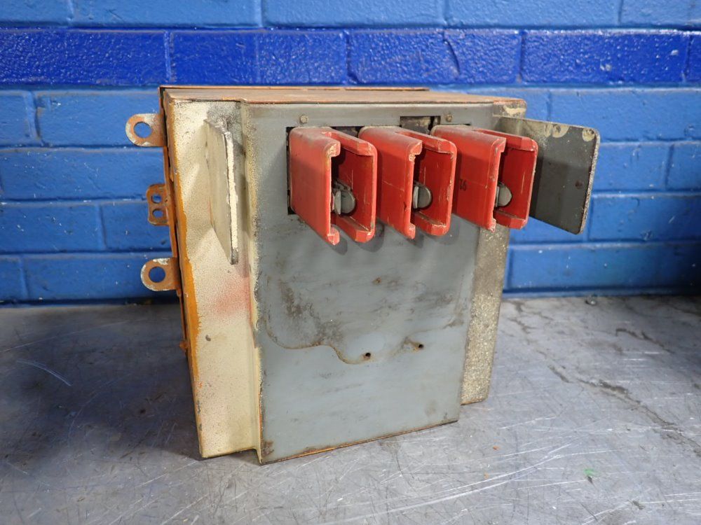 General Electric Bus Plug