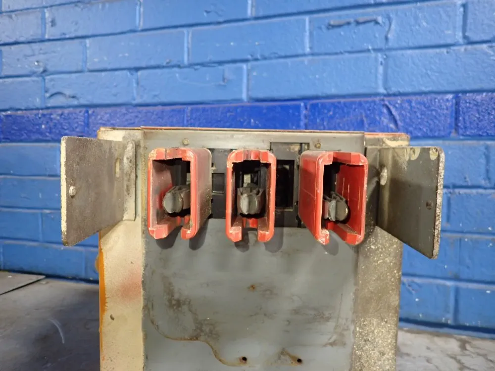 General Electric Bus Plug