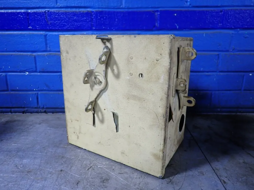 General Electric Bus Plug