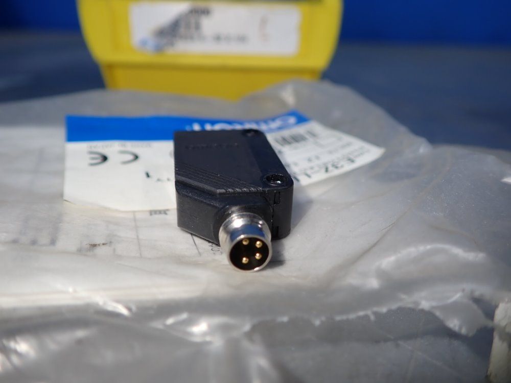 Omron Photoelectric Switch - E3z-ll86