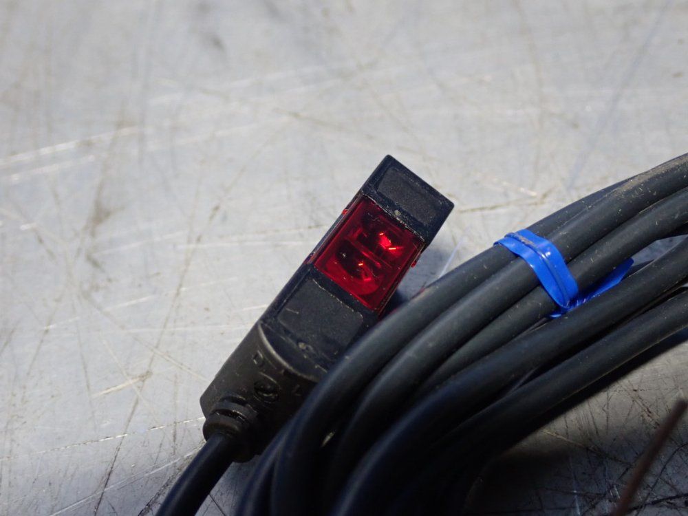 Omron Photoelectric Switch - E3s-ad62