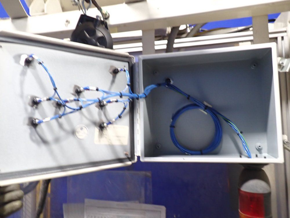 Hs Technologies Assembly Station - C-pillar Quad Cab