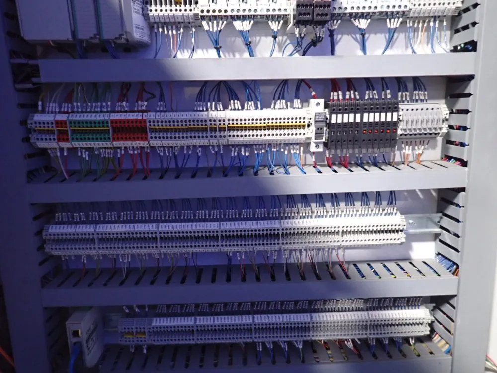 Hs Technologies Assembly Station - C-pillar Quad Cab