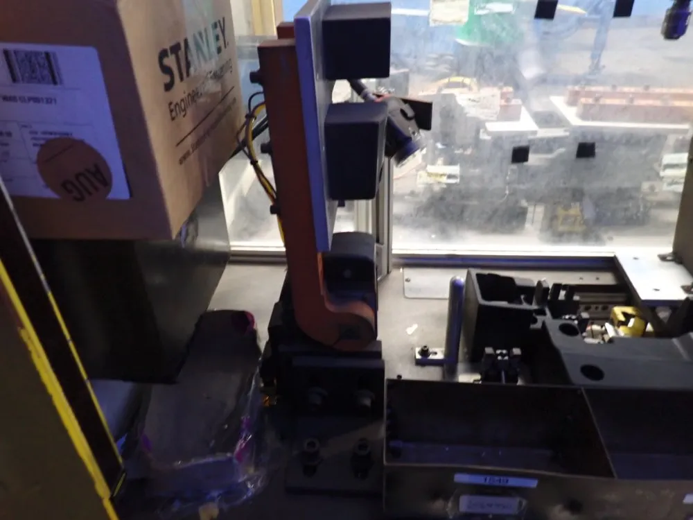 Hs Technologies Assembly Station - C-pillar Quad Cab