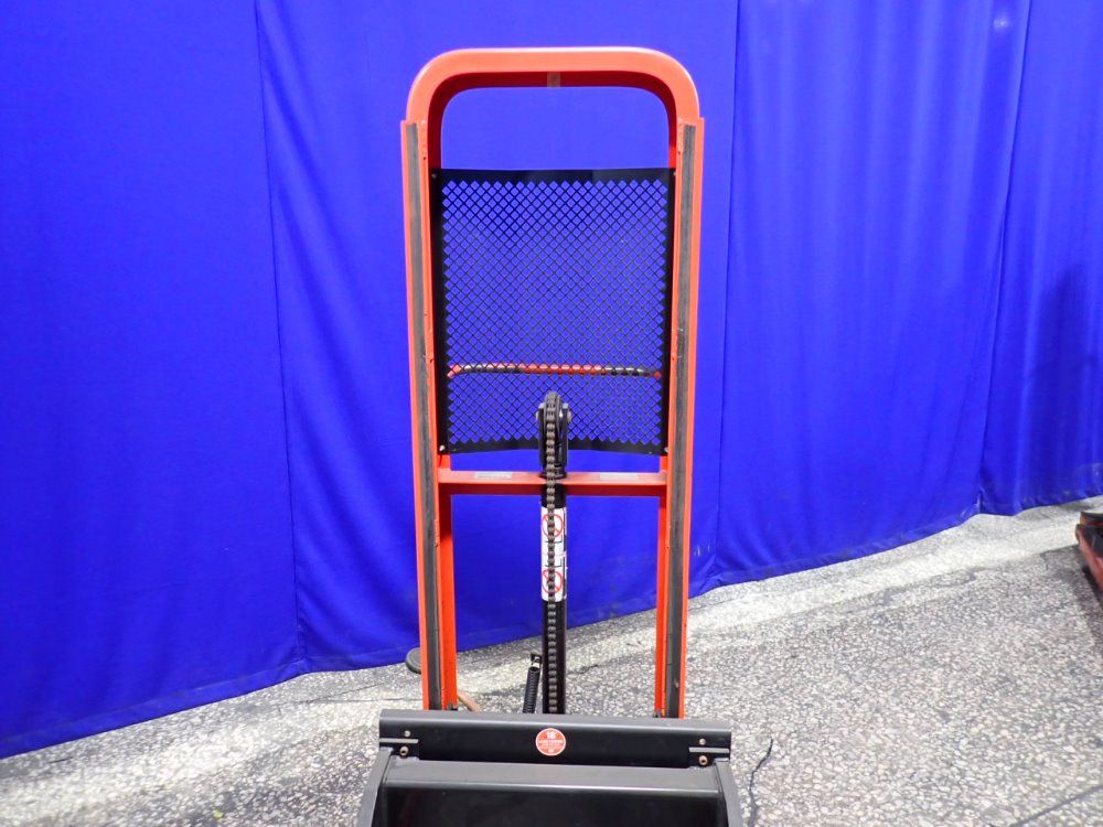 Presto Lifts 1000 Lbs Manual Stacker - M452
