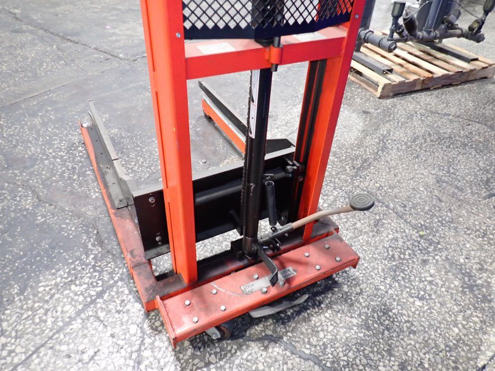 Presto Lifts 1000 Lbs Manual Stacker - M452
