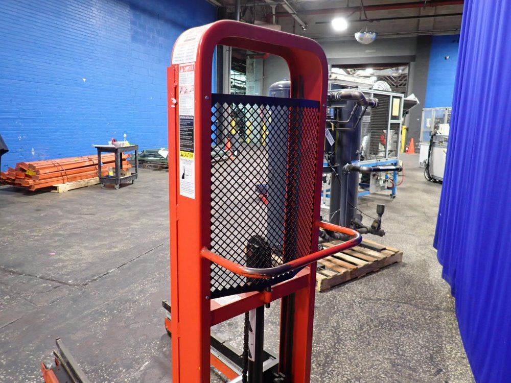 Presto Lifts 1000 Lbs Manual Stacker - M452
