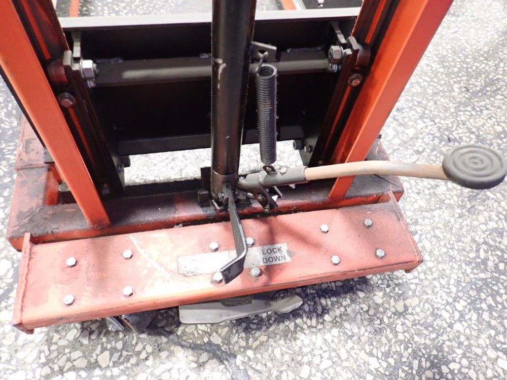 Presto Lifts 1000 Lbs Manual Stacker - M452