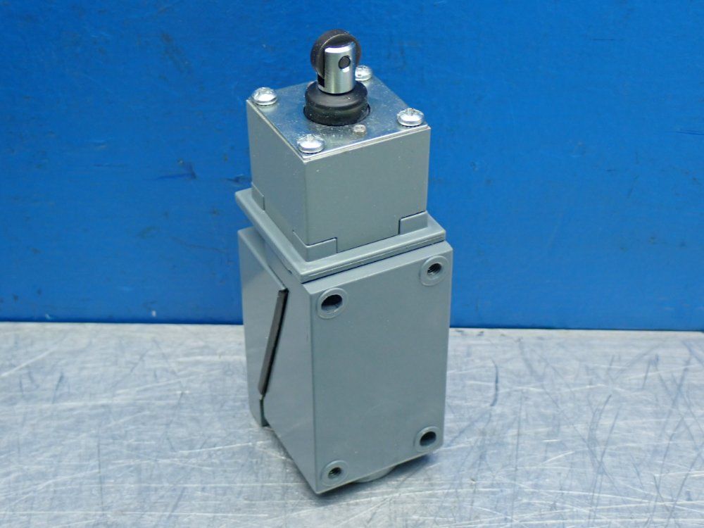 Allen Bradley Plug-in Oiltight Limit Switch - 802t-dtpd