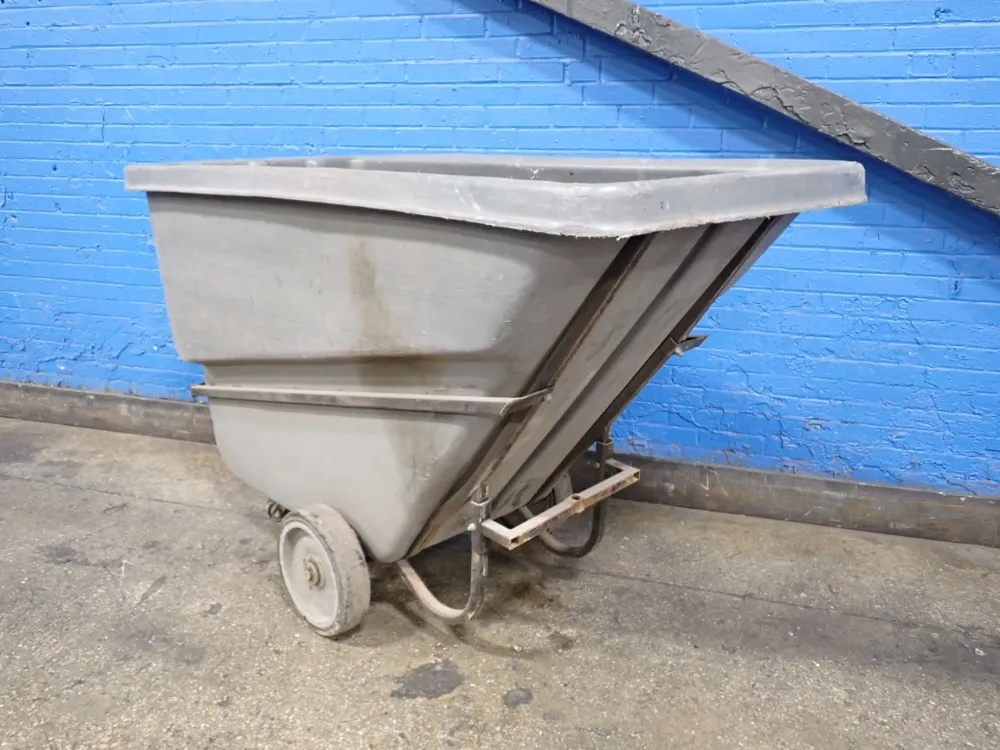 Rubbermaid 1 Cu Yd / 750 Lbs Plastic Tilt Cart