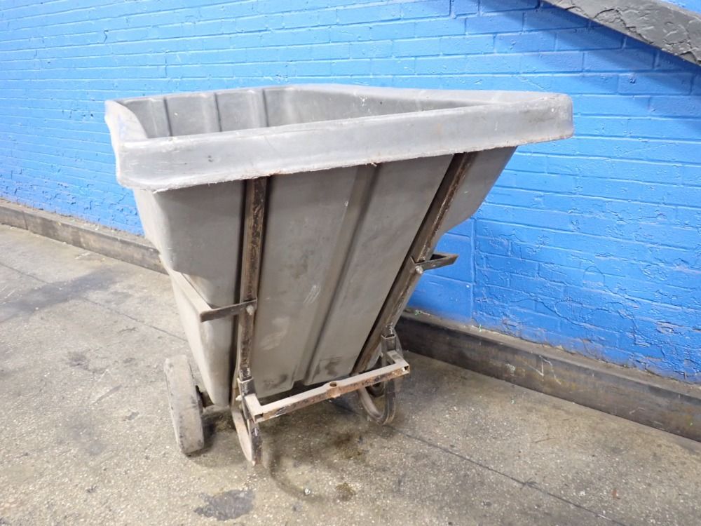 Rubbermaid 1 Cu Yd / 750 Lbs Plastic Tilt Cart