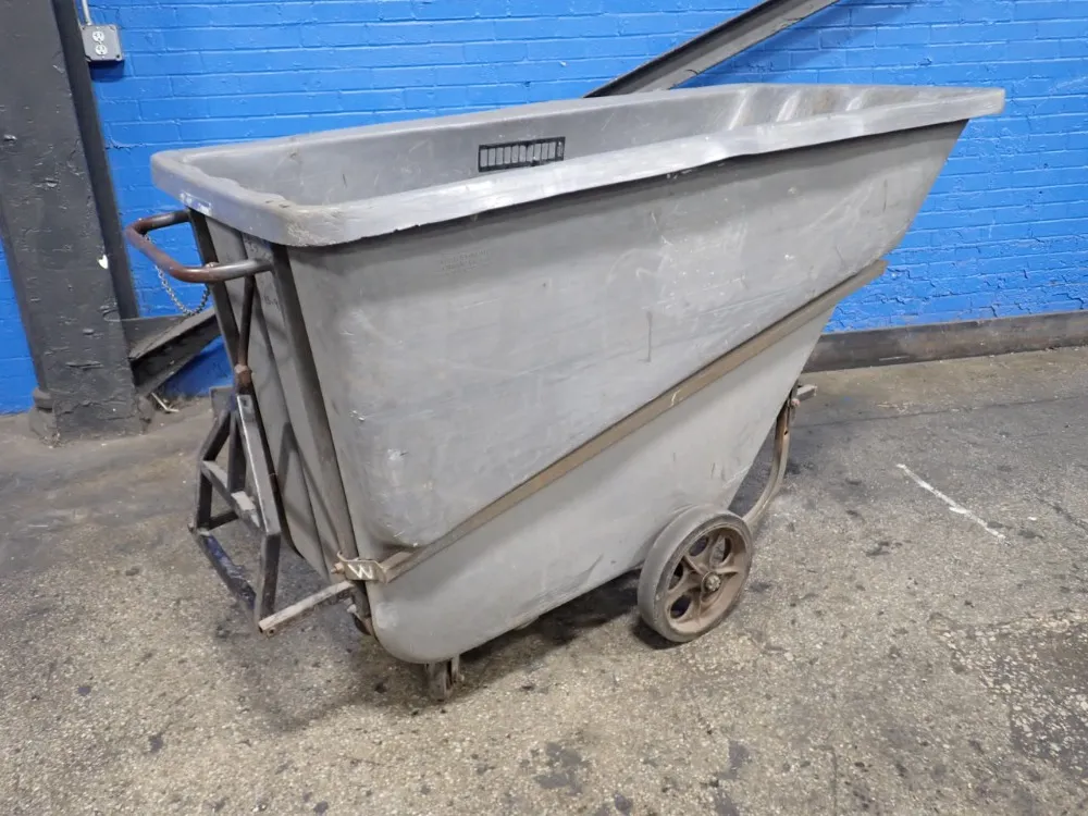 Rubbermaid 1 Cu Yd / 750 Lbs Plastic Tilt Cart