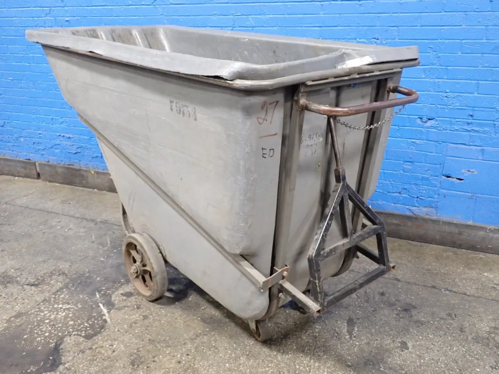 Rubbermaid 1 Cu Yd / 750 Lbs Plastic Tilt Cart