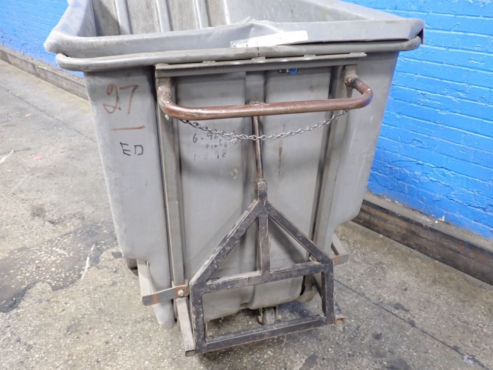 Rubbermaid 1 Cu Yd / 750 Lbs Plastic Tilt Cart